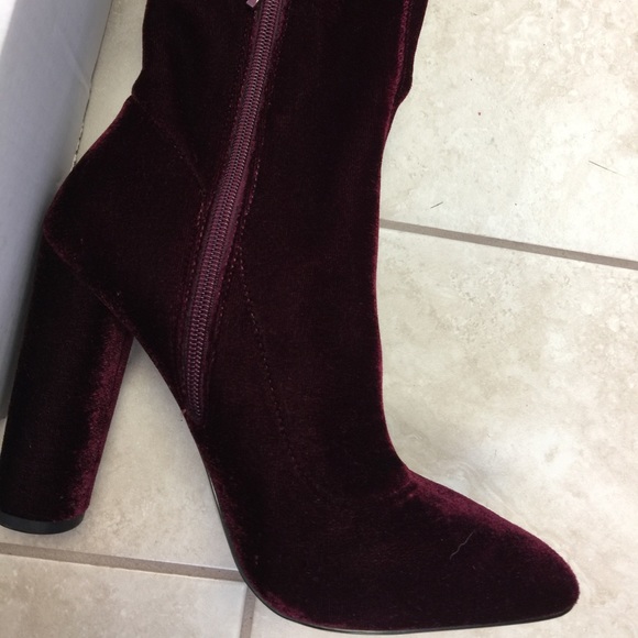 Over the Knee Boots - (8.5) - Picture 5 of 7